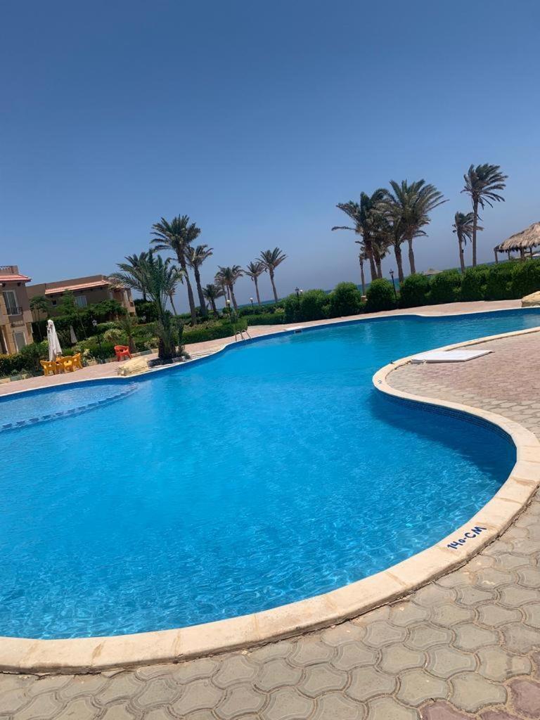 Apartment شالية علي البحر بالعين السخنة بقرية امباير ريزورت *